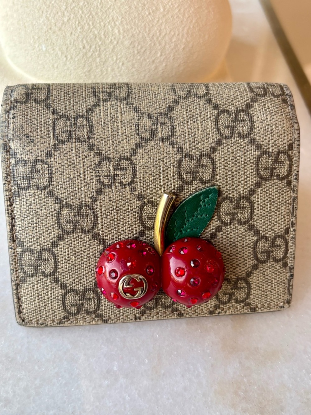 Certified Gucci Beige GG Monogram Wallet Red Cherry Accent Supreme Bifold COA - Picture 10 of 12